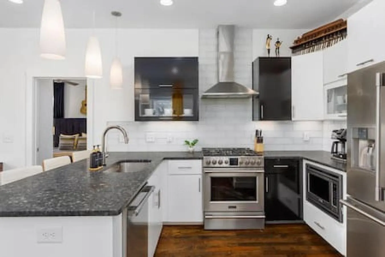 In The Heart Of 12 South And Belmont 5 Beds 3 Bedrooms And 3 Full Bathrooms Nashville 0*,